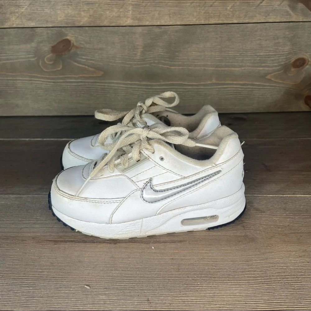Nike air max lace up sneakers